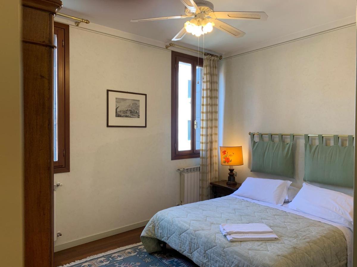 Casa Verde Canal View Apartment Venedig